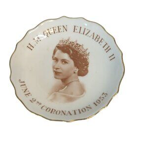 H.M.Queen Elizabeth In Coronation June 2 1953 Mini Dish 4 1/8" D Tuscan/England